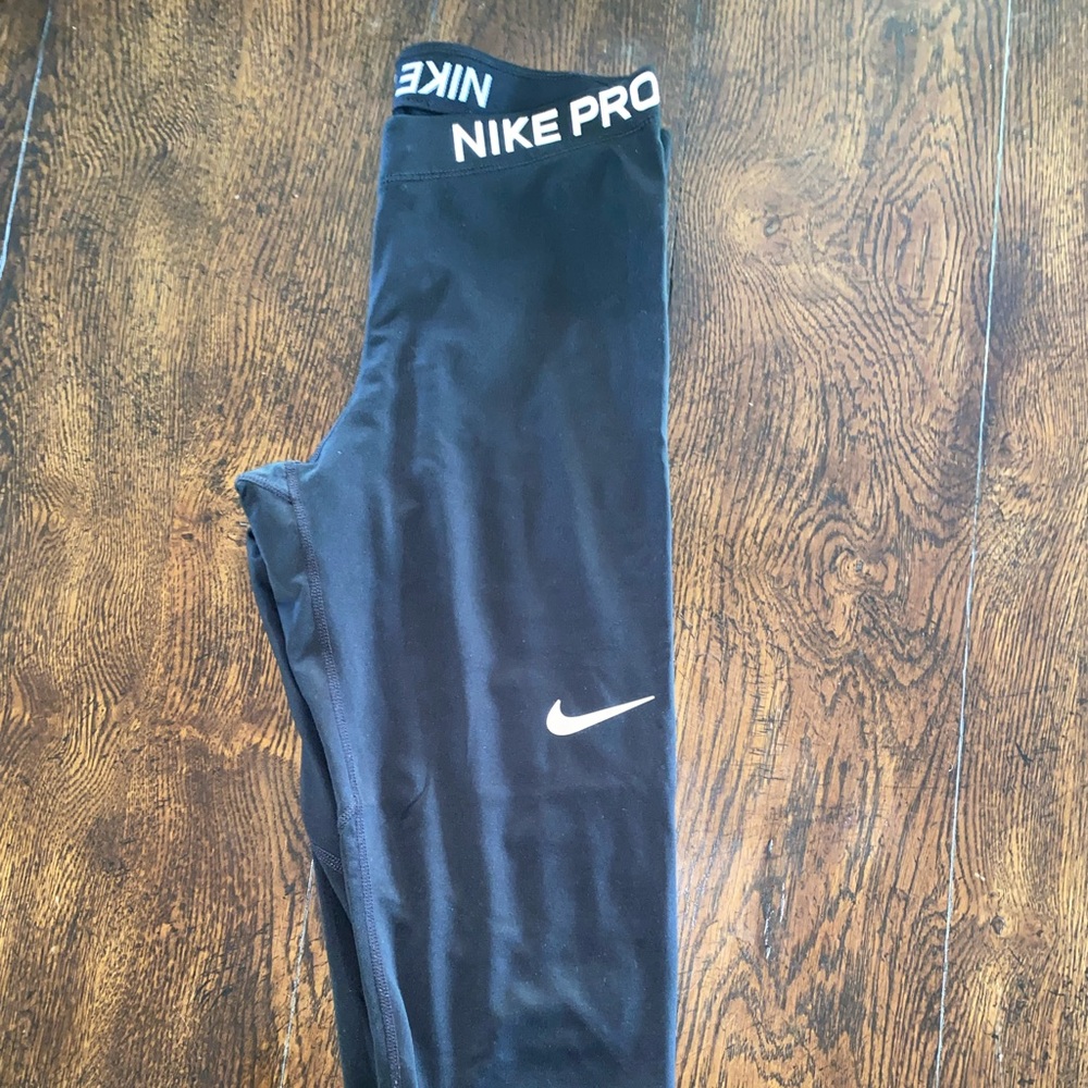 Black Nike Pro Crop Leggings